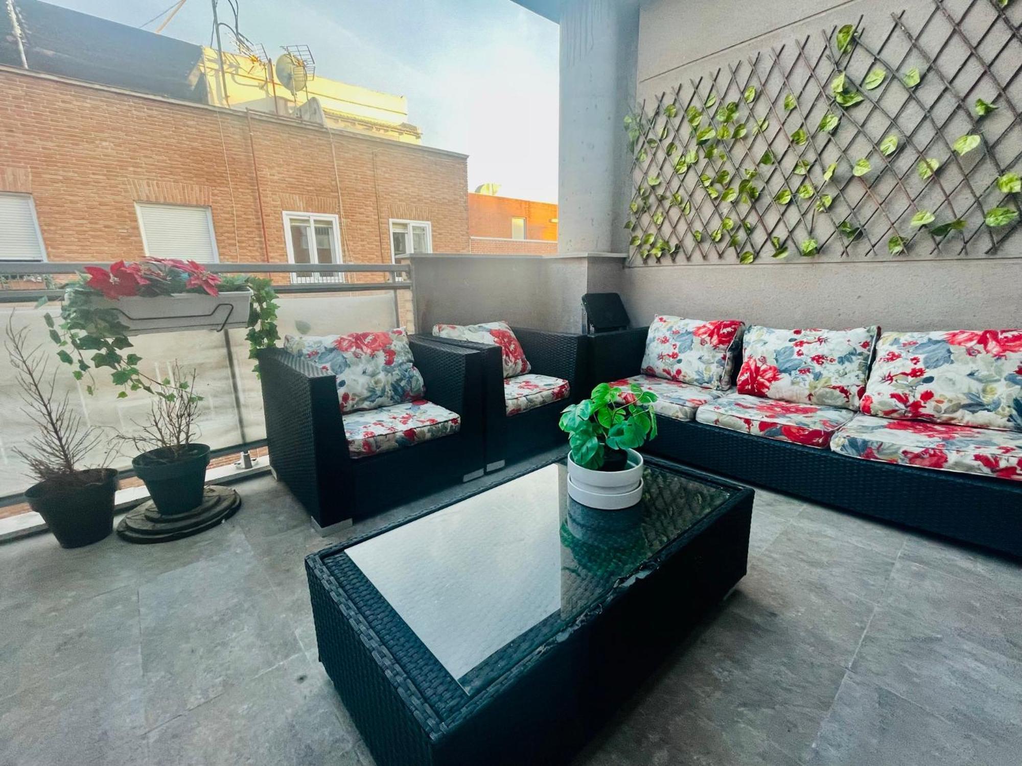 Apartamento Atico Con Terraza - Cerca A Rio Madrid